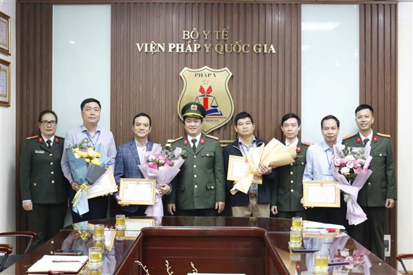 Công bố quyết định khen thưởng của Công an Thành phố Hà Nội